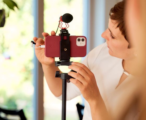 Handyvideo von sich selbst drehen - Alexandra Siering - E-Learning-Expertin, gelernte Kamerafrau und Moderatorin - Wissen digital sichtbar machen